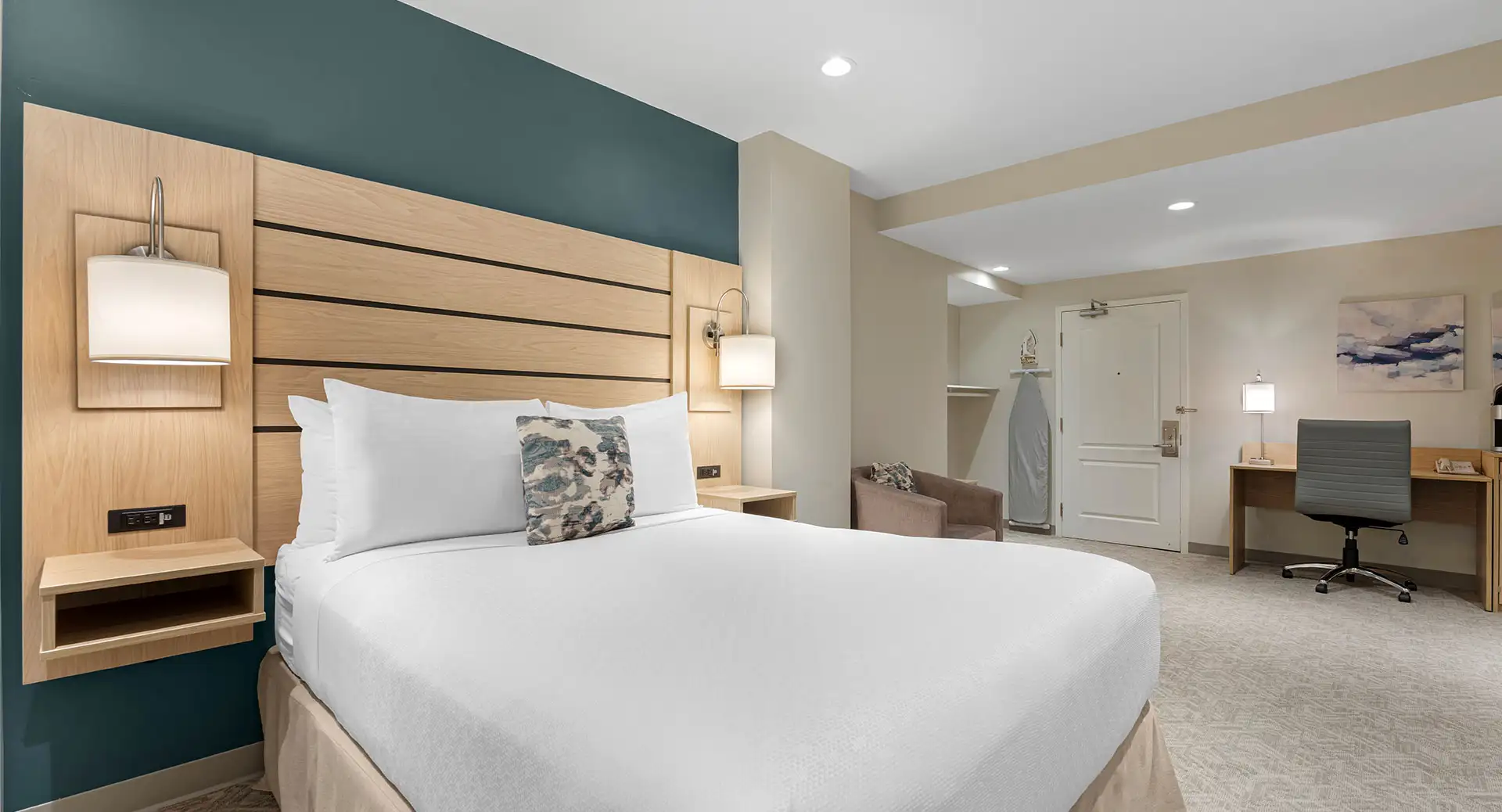 Accessible Room 1 Queen Bed 3